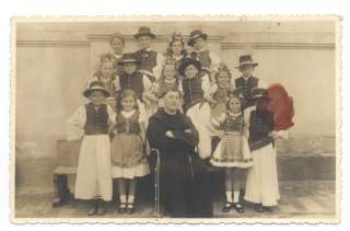 040 Iskolai színjátszók 1911-ből.jpg